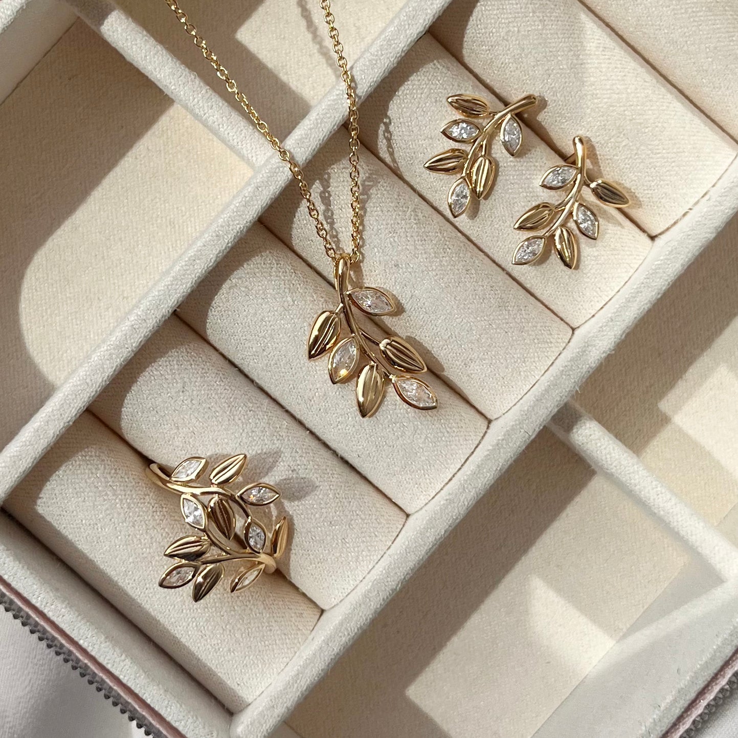 Scrouples Halskæde i Guld 8 kt. med Syn. cubic zirconia