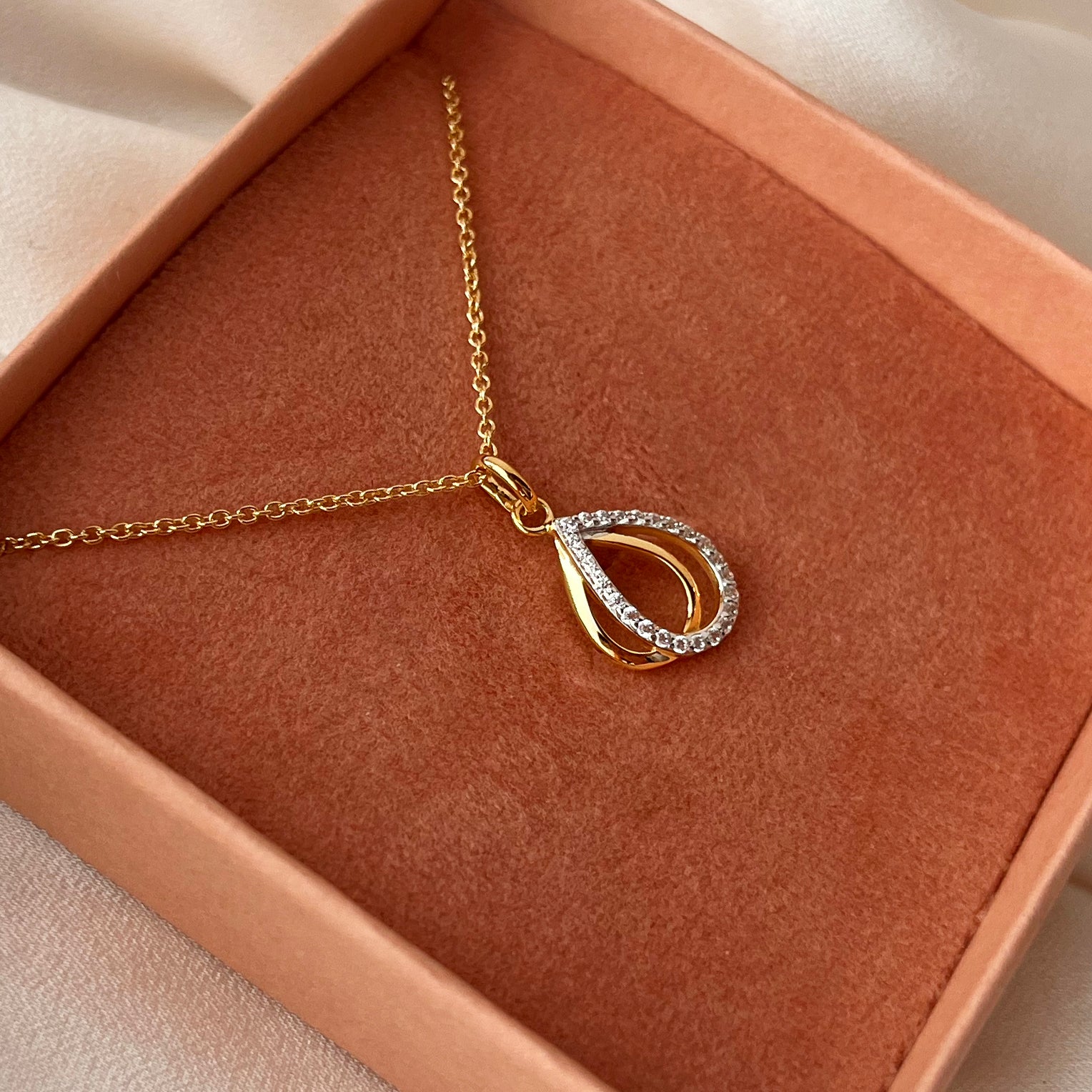 Scrouples Halskæde i Guld 8 kt. med Syn. cubic zirconia