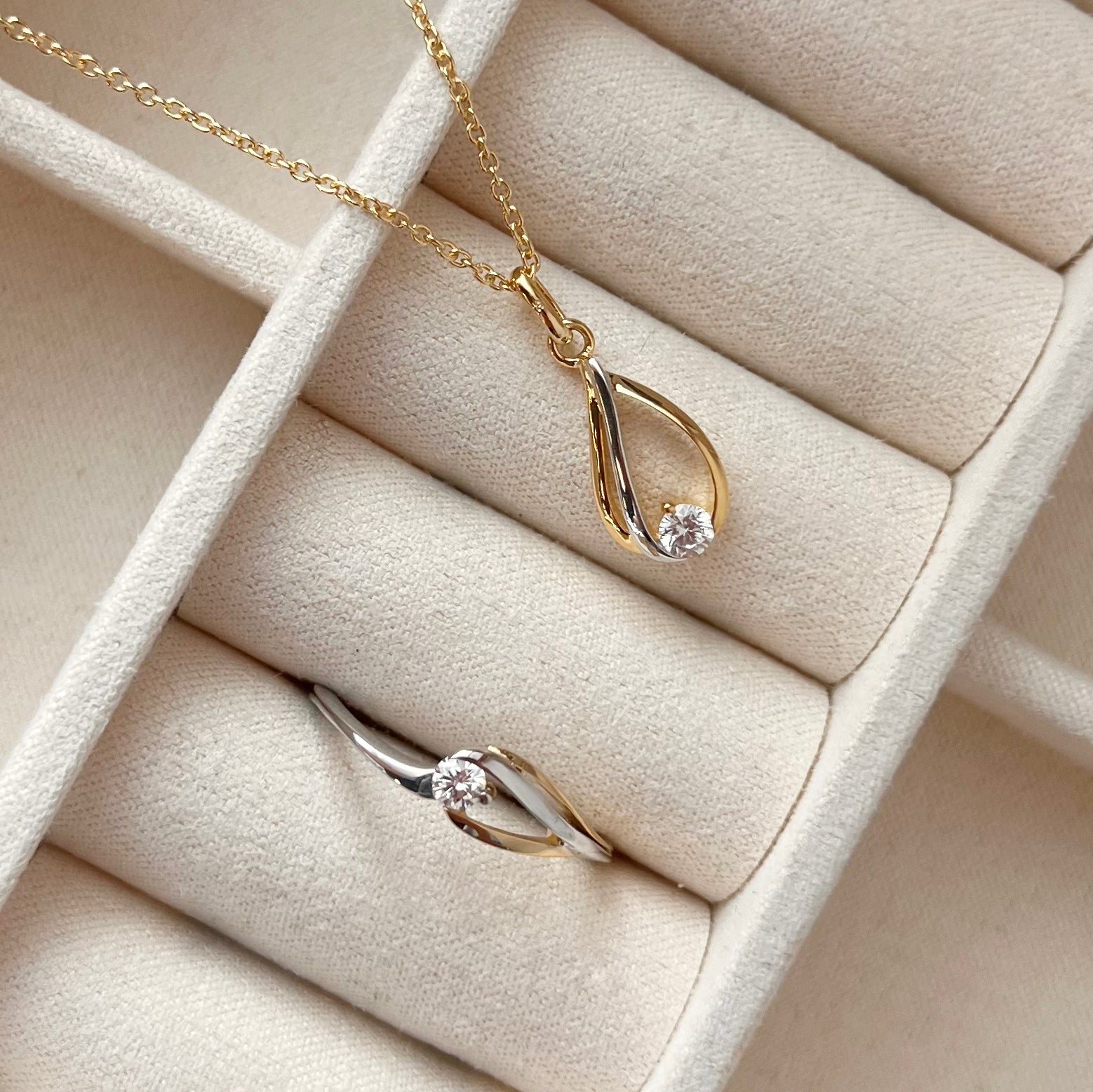 Scrouples Halskæde i Guld 8 kt. med Syn. cubic zirconia