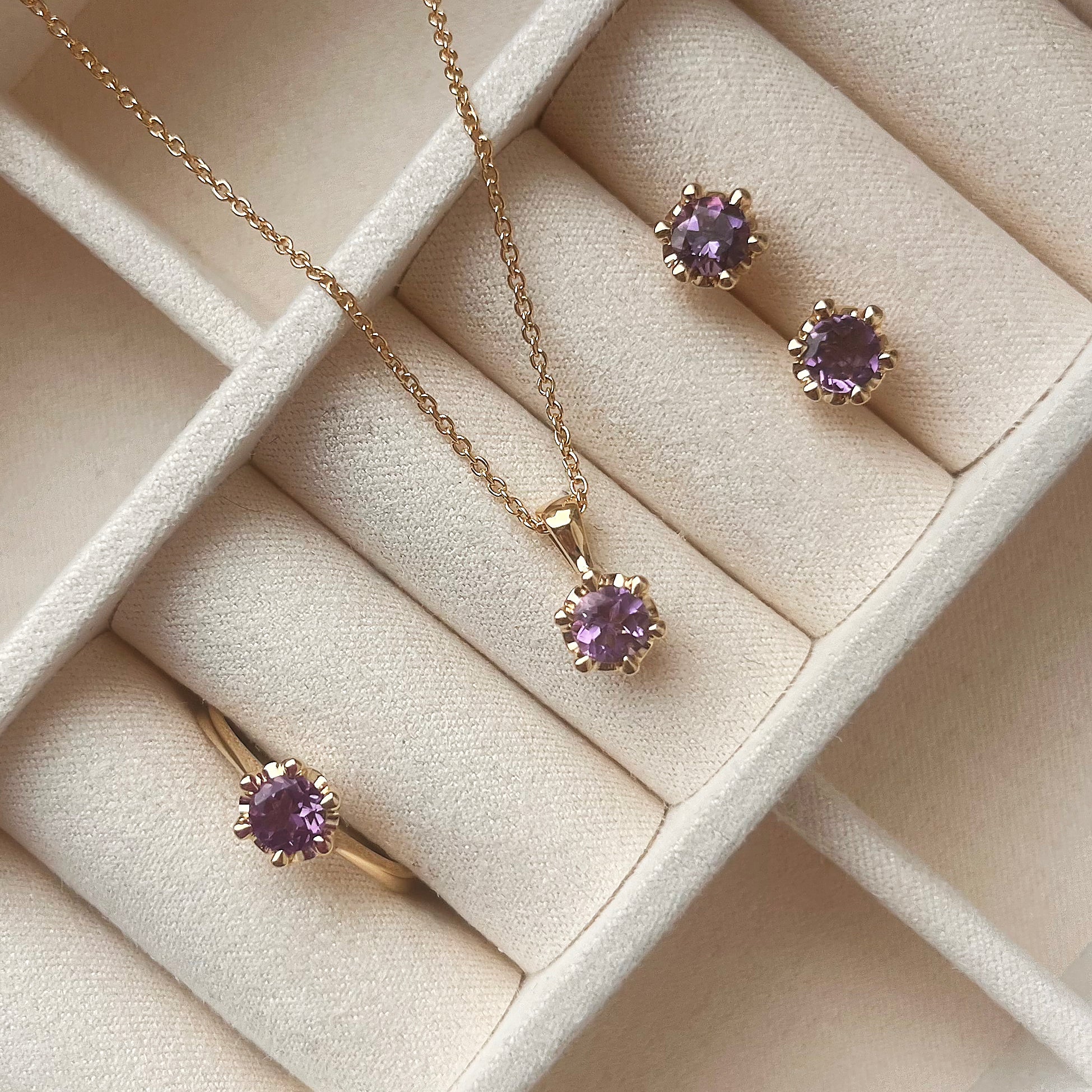 Scrouples Halskæde i Guld 8 kt. med Ametyst