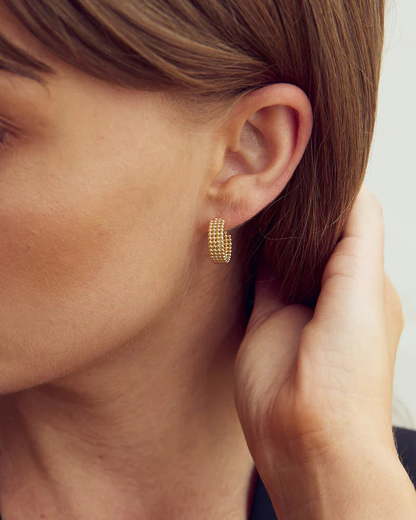 Eden forgyldt messing øreringe