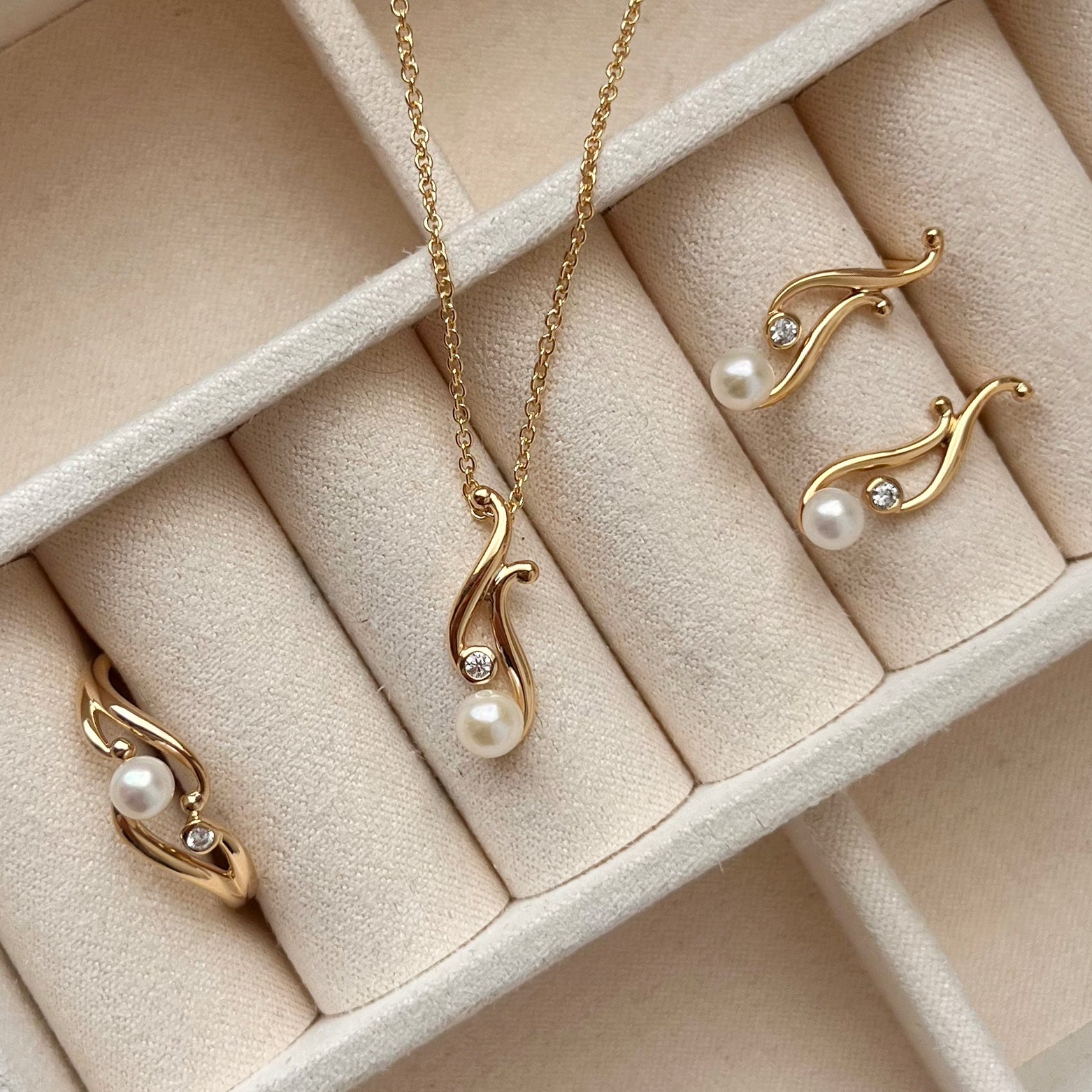 Scrouples Ringe i Guld 8 kt. med Perle
