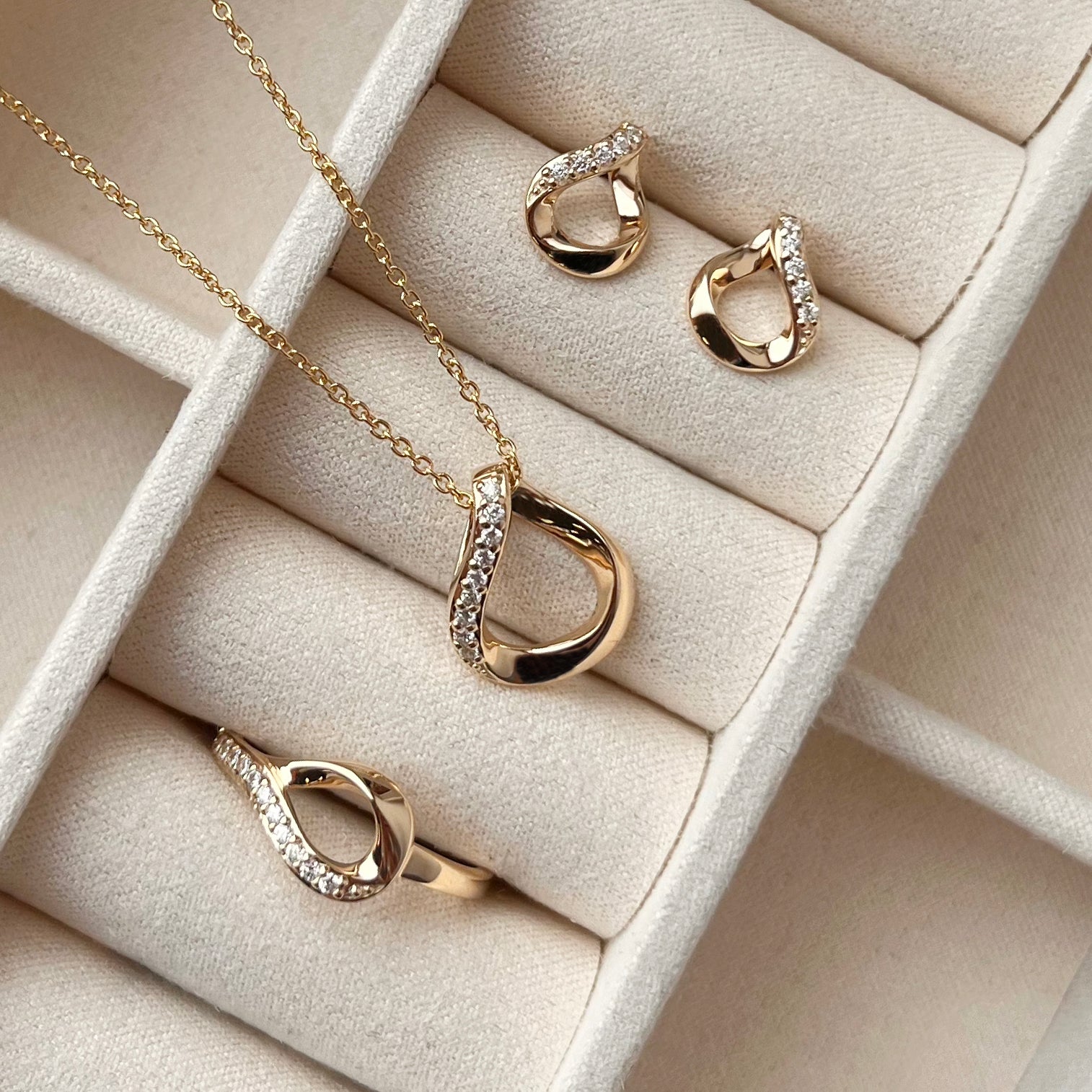 Scrouples Ringe i Guld 8 kt. med Syn. cubic zirconia