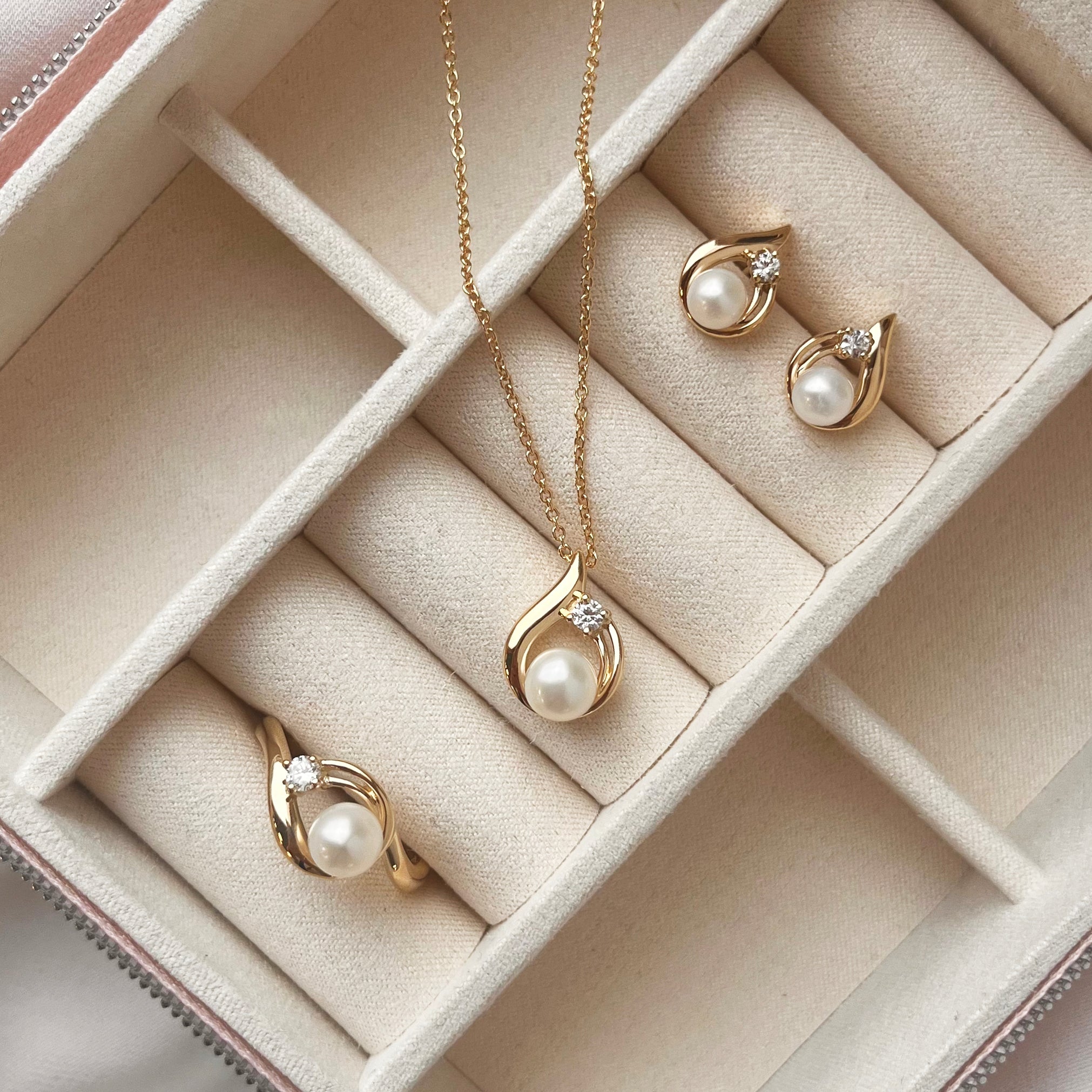 Scrouples Ringe i Guld 8 kt. med Perle