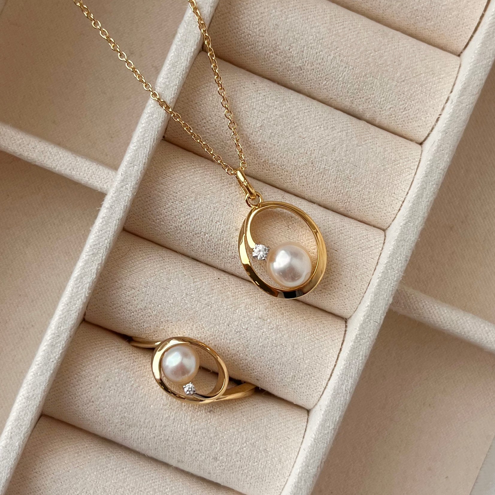 Scrouples Ringe i Guld 8 kt. med Perle