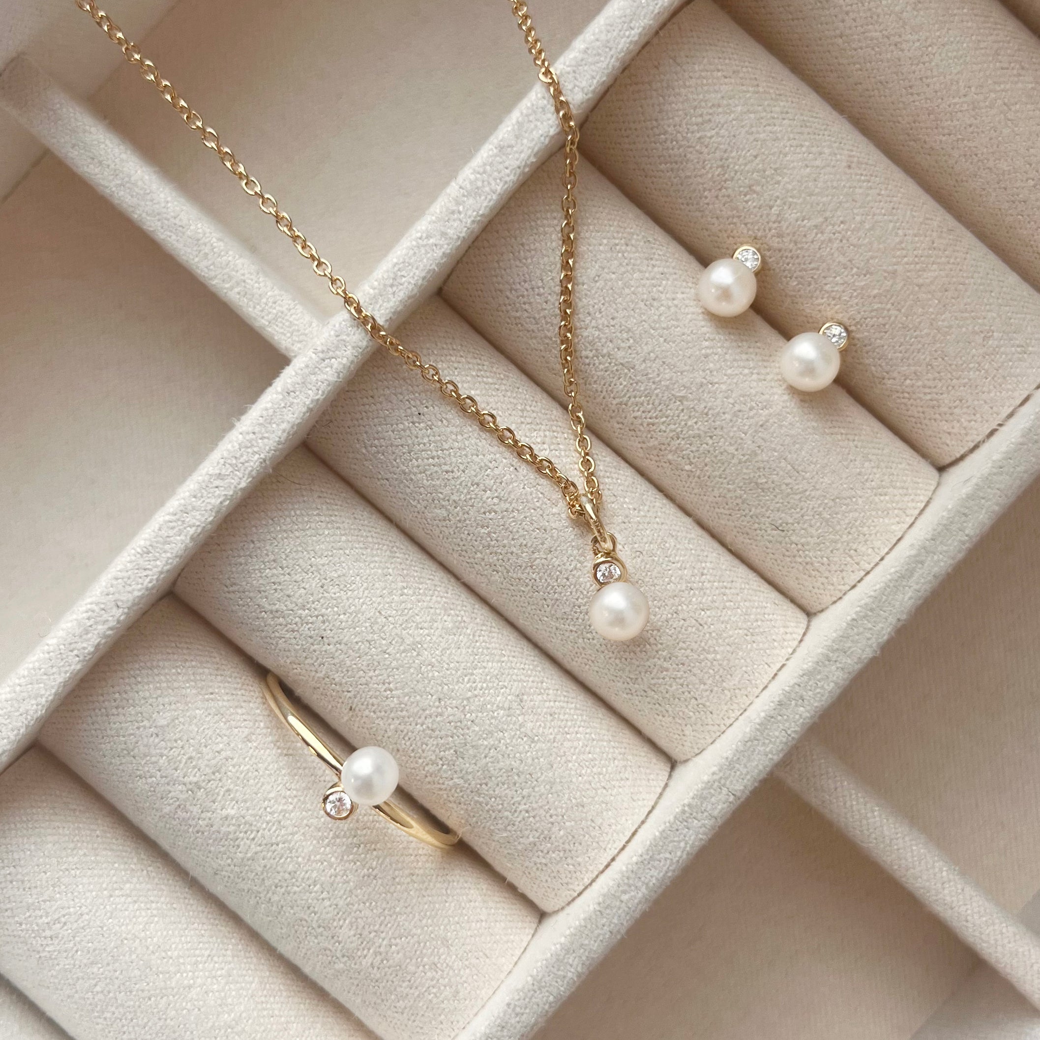 Scrouples Ringe i Guld 8 kt. med Perle